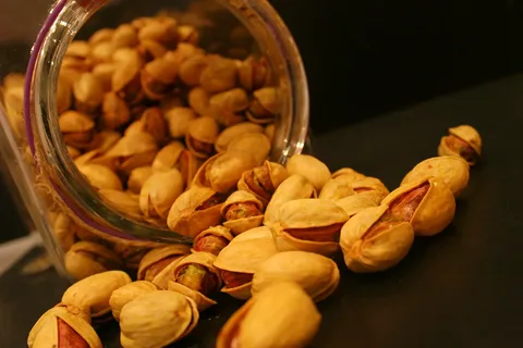 تصویر 1 از قیمت خرید پسته زعفرانی + فروش ویژه